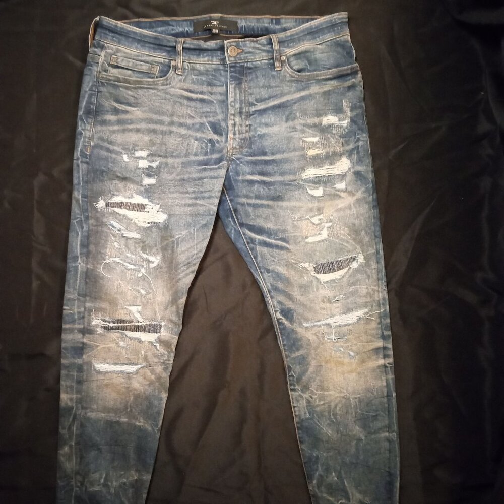 Men's Jordan Craig Legacy Edition  Distressed Jeans Size 38x32